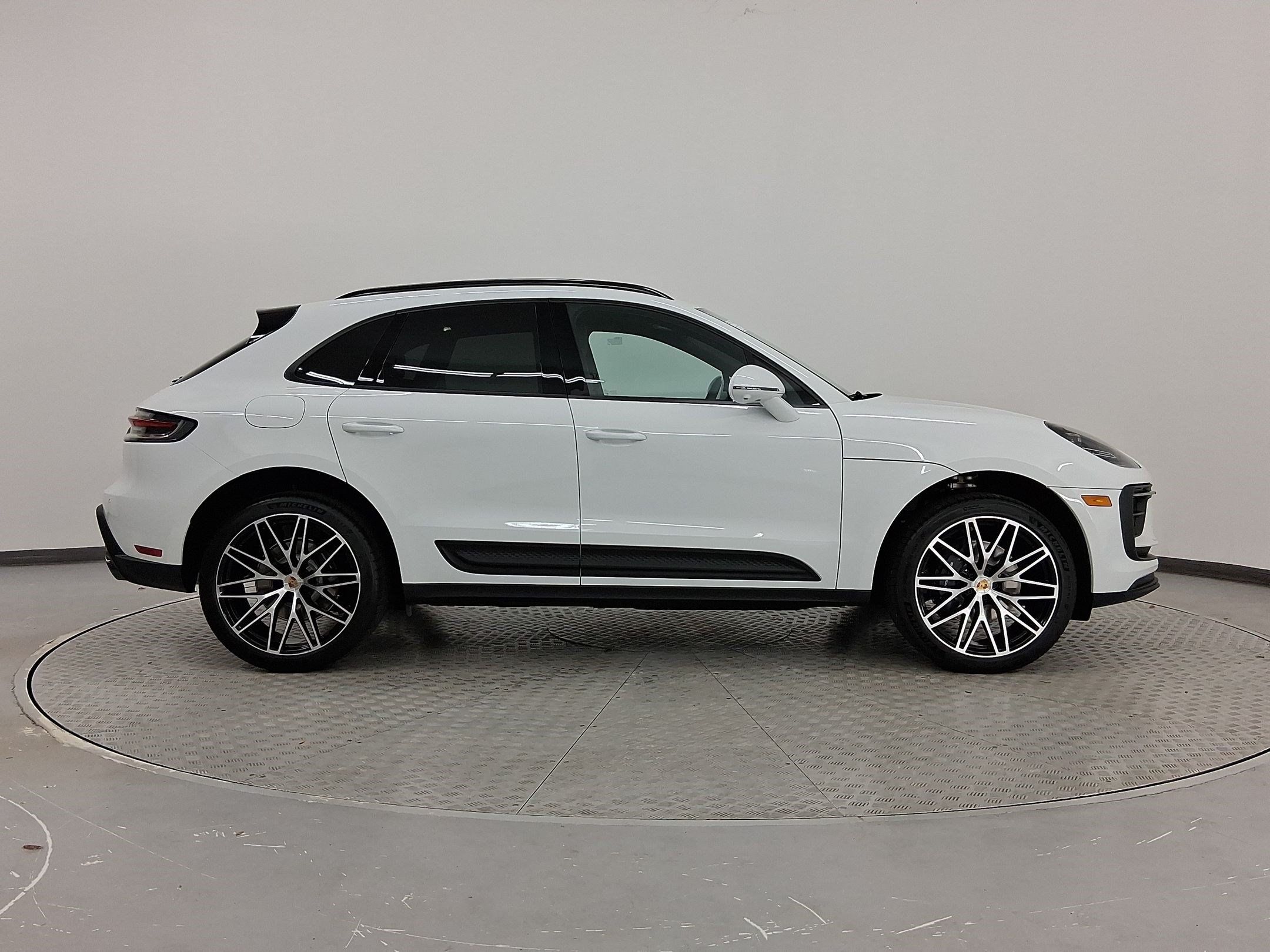 Used 2026 Porsche Macan AWD/4WD image 8