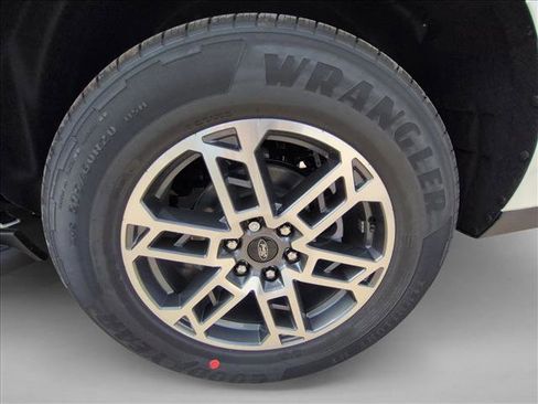 New 2025 Ford Expedition Active image 10