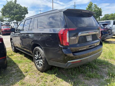 Used 2023 GMC Yukon XL AT4 w/ AT4 Premium Plus Package AWD/4WD image 6