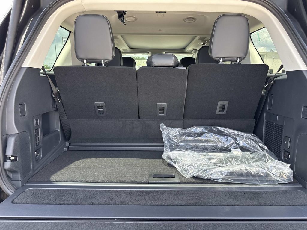 New 2026 Lincoln Navigator Reserve AWD/4WD image 10