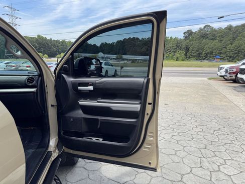 Used 2018 Toyota Tundra Limited w/ Limited Premium Package AWD/4WD image 16