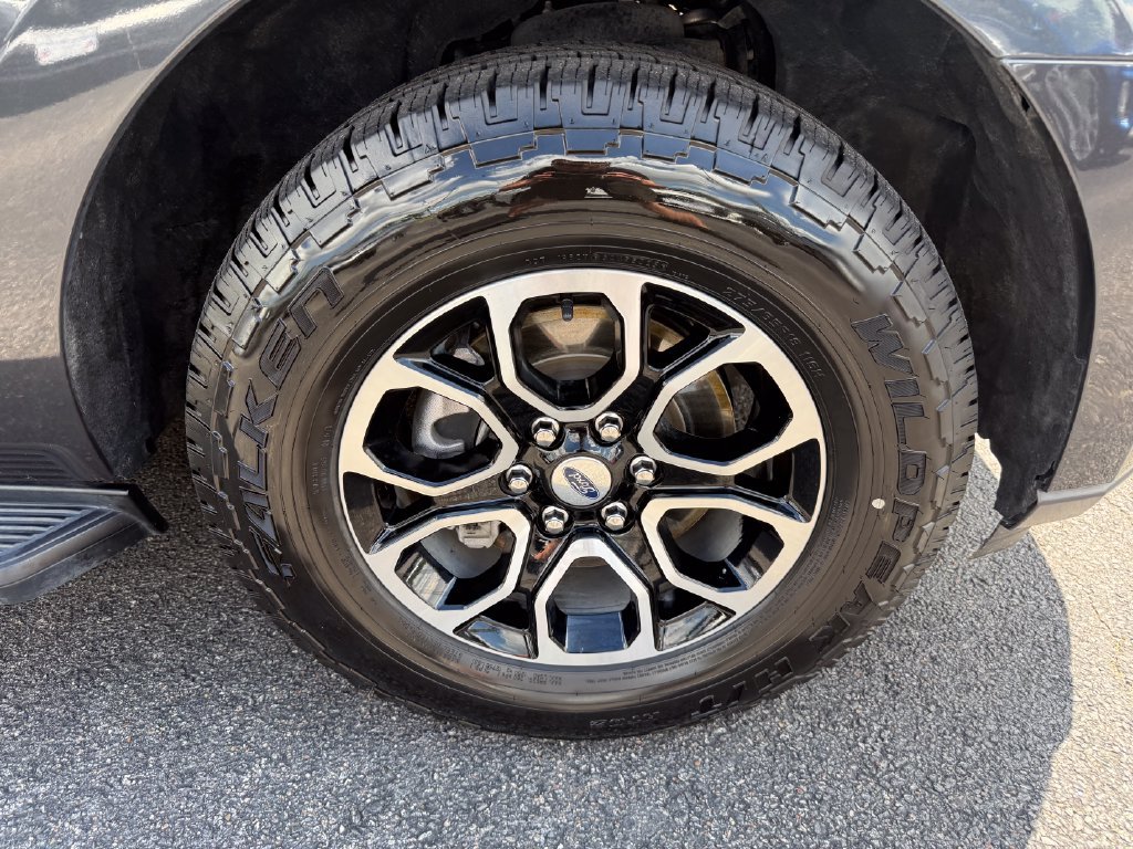 Used 2024 Ford Expedition XLT RWD image 42