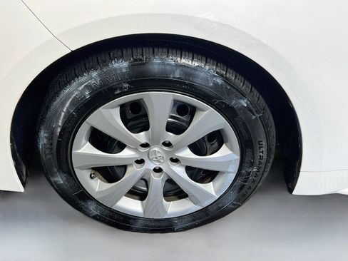 Used 2020 Toyota Corolla LE FWD image 13