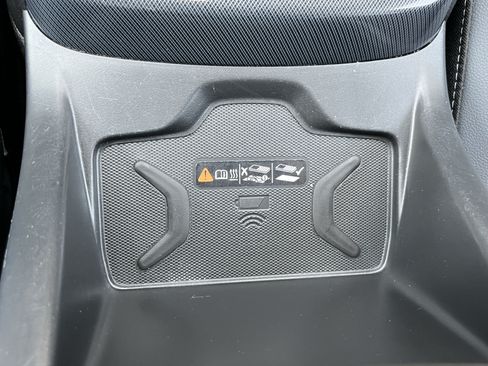 Used 2022 Chevrolet Colorado Z71 w/ Z71 Midnight Edition AWD/4WD image 36