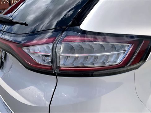 Used 2018 Ford Edge Titanium w/ Equipment Group 301A FWD image 32