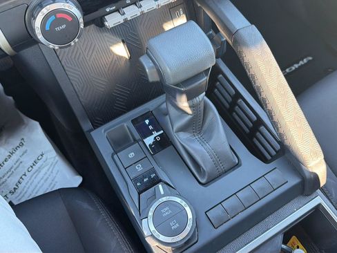 Used 2025 Toyota Tacoma SR5 AWD/4WD image 25