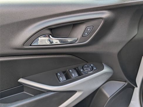 Used 2025 Chevrolet Trax RS w/ Sunroof Package FWD image 20