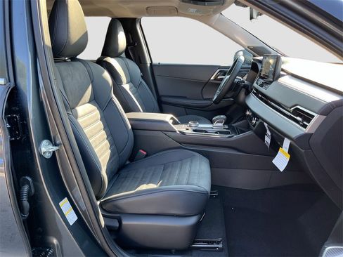 New 2025 Mitsubishi Outlander SE image 30