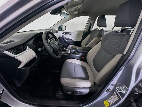 Used 2021 Toyota RAV4 XLE image 13