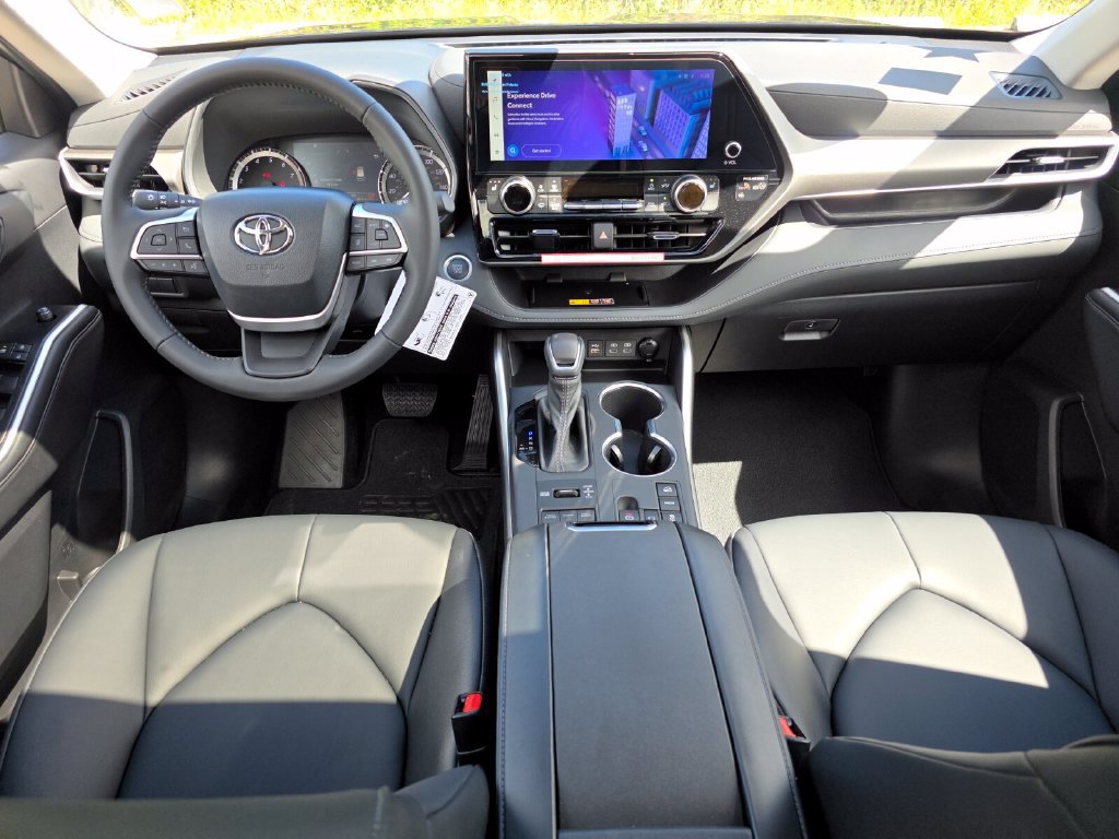 Certified 2026 Toyota Highlander XLE AWD/4WD image 5