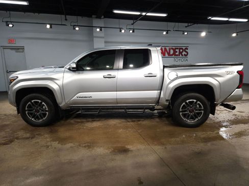 Used 2024 Toyota Tacoma TRD Sport RWD image 4