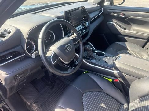 Used 2022 Toyota Highlander XSE FWD image 24