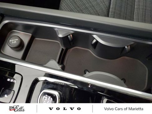 Certified 2025 Volvo XC60 B5 Core w/ Climate Package PRO image 32