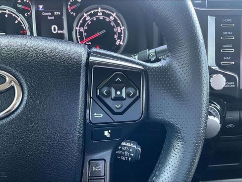 Used 2020 Toyota 4Runner Venture w/ Moonroof Package AWD/4WD image 18