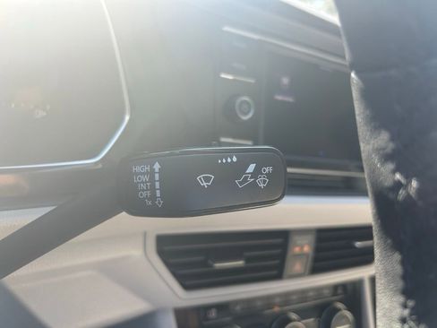 Used 2023 Volkswagen Jetta SE image 17