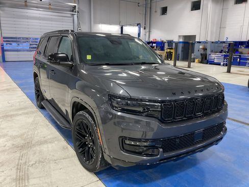 Used 2023 Jeep Wagoneer Series II image 1