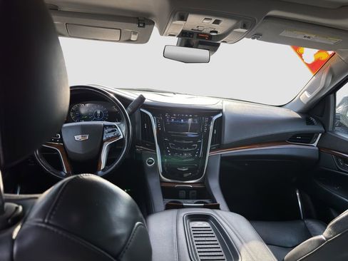 Used 2020 Cadillac Escalade Premium Luxury AWD/4WD image 20
