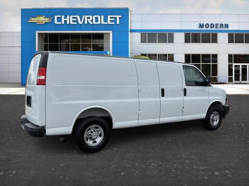 Used 2025 Chevrolet Express 2500 Extended RWD image 5
