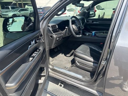 Used 2024 Jeep Grand Wagoneer Series III w/ Quick Order Packagew 28T AWD/4WD image 5