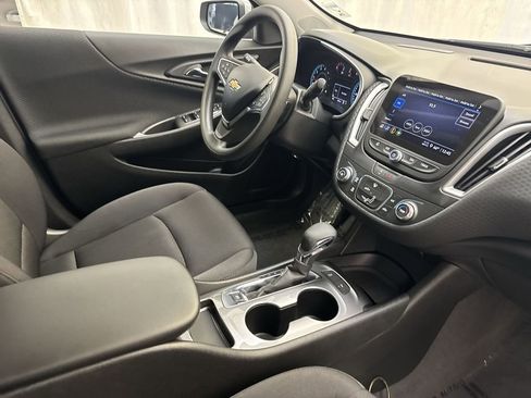 Used 2025 Chevrolet Malibu LS FWD image 21