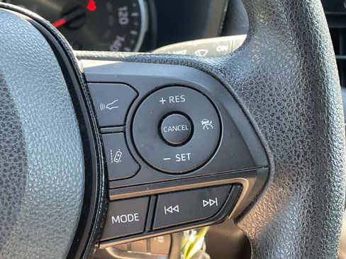 Used 2021 Toyota RAV4 LE FWD image 20