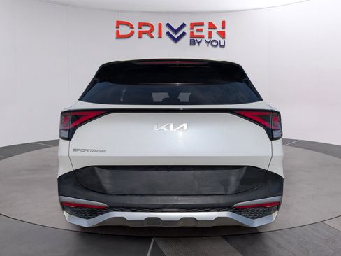 Used 2023 Kia Sportage LX image 4