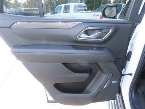 Used 2024 GMC Yukon AT4 w/ AT4 Premium Package AWD/4WD image 18