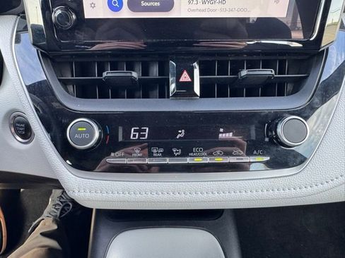 Used 2024 Toyota Corolla SE w/ SE Convenience Package image 19