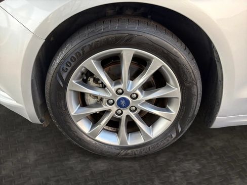 Used 2017 Ford Fusion SE FWD image 32