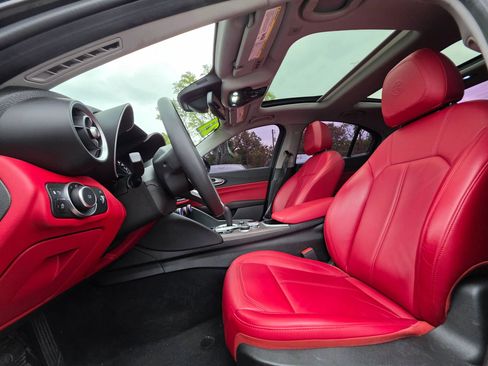 Used 2021 Alfa Romeo Giulia Ti w/ Nero Edizione image 19