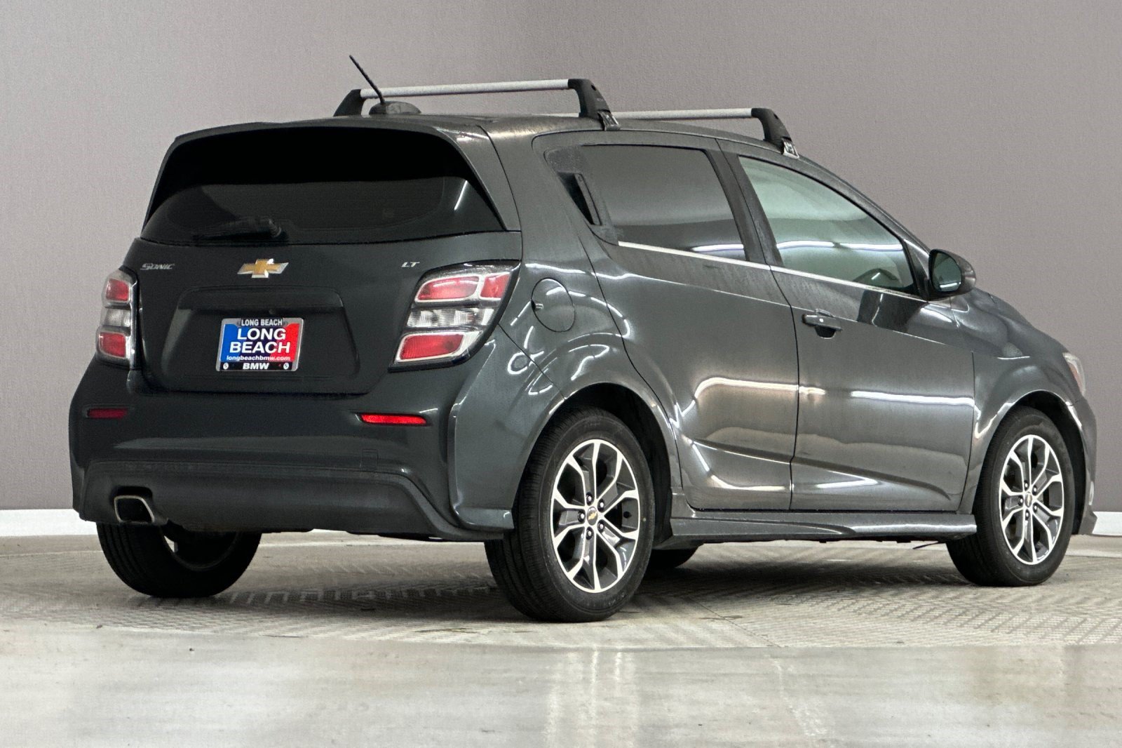 Used 2017 Chevrolet Sonic LT w/ Convenience Package FWD image 9