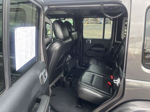 Used 2019 Jeep Wrangler Unlimited Sahara w/ Quick Order Package 24M Moab image 11