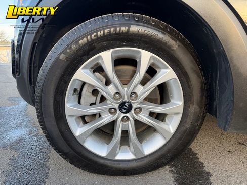 Used 2021 Kia Telluride LX image 16