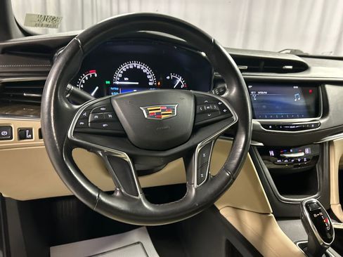 Used 2017 Cadillac XT5 FWD image 14