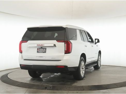Used 2024 GMC Yukon SLT w/ SLT Luxury Package image 7