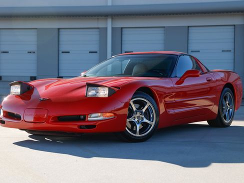Used 2000 Chevrolet Corvette Coupe image 1