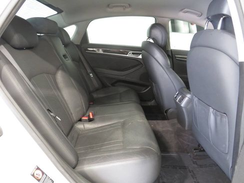 Used 2017 Genesis G80 3.8 RWD image 12