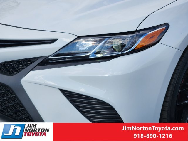 Used 2018 Toyota Camry SE w/ Moonroof Package FWD image 10
