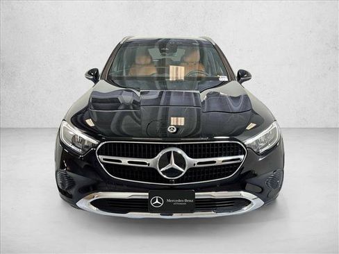 Used 2025 Mercedes-Benz GLC 300 4MATIC image 2