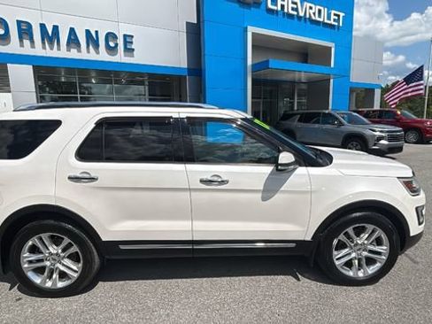 Used 2017 Ford Explorer Limited AWD/4WD image 3
