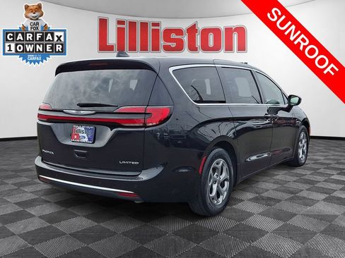 Used 2024 Chrysler Pacifica Limited FWD image 4