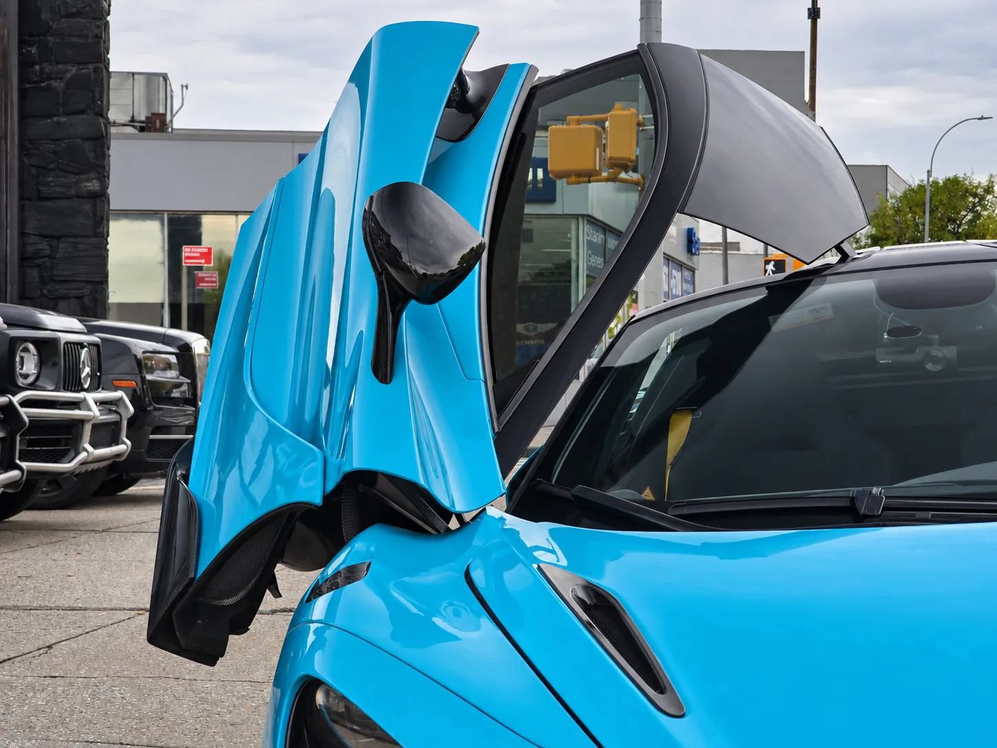 Used 2019 McLaren 720S RWD image 14