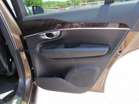 Used 2017 Volvo XC90 T6 Momentum w/ Vision Package AWD/4WD image 16