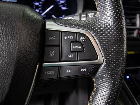 Used 2024 Toyota Sienna XLE Woodland Edition image 21