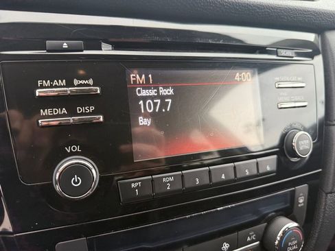 Used 2017 Nissan Rogue SV image 19