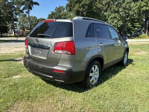 Used 2012 Kia Sorento LX w/ Convenience Pkg FWD image 3