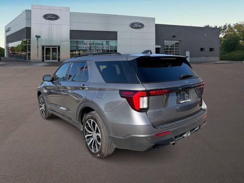 Used 2025 Ford Explorer ST-Line AWD/4WD image 8