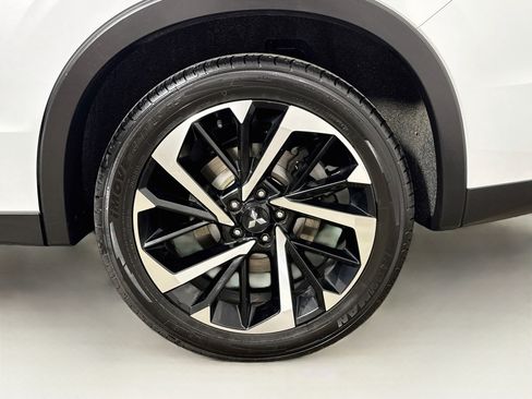Used 2024 Mitsubishi Outlander SE AWD/4WD image 29