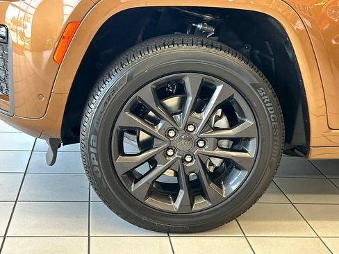 New 2026 Jeep Grand Cherokee Limited AWD/4WD image 11