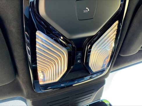 New 2026 BMW X7 M60i image 17